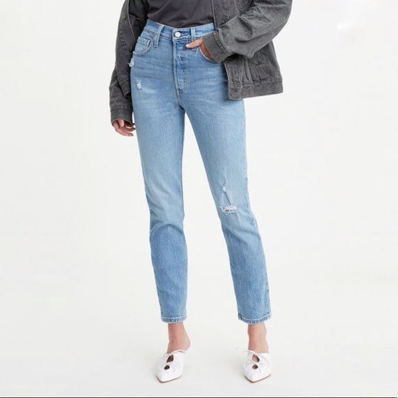 Levi's Classic 501 Skinny Denim Jeans in Light Blue Wash - Picture 3 of 16